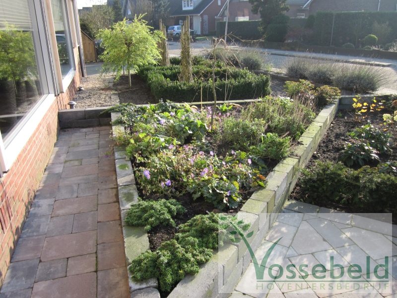 Verhoogde borders met natuursteen